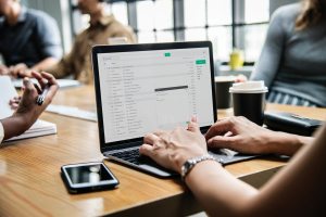 Horas extras en el trabajo: compensación y cotización