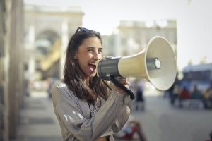 ¿Cuándo pasa a ser delito la libertad de expresión?