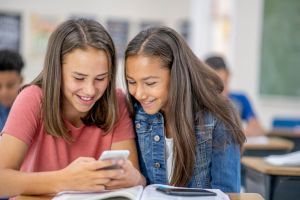 Bild: ¿Se puede usar el móvil en los centros escolares? 