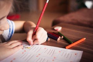 Padres divorciados y decisiones con relación al colegio
