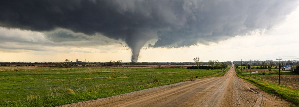 ¿Qué hacer si te sorprende un tornado durante un viaje?