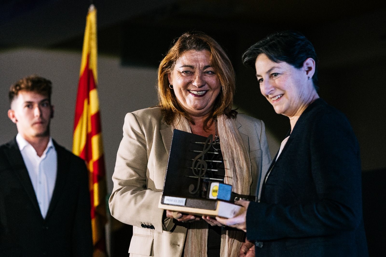 CEO de ARAG recibiendo el premio Premio Sol del Col·legi de Mediadors d’Assegurances de Girona
