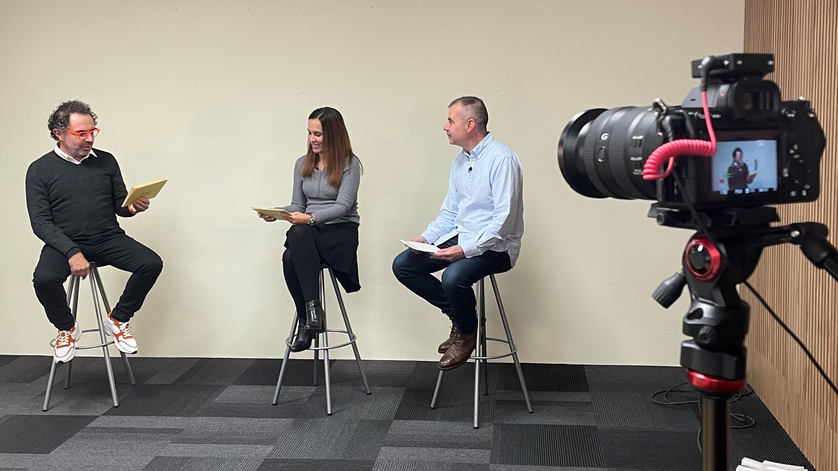 Los abogados de ARAG y Mago More grabando el podcast de ARAG Podcast ARAG Vivir de alquiler